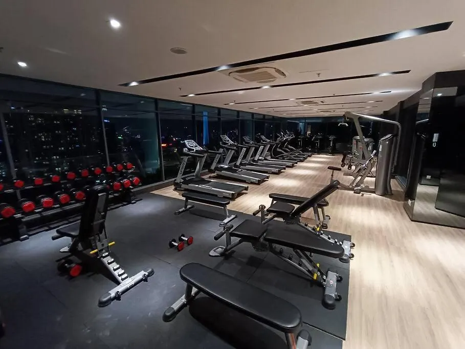 Col137A Modern Balcony Klcc View & Infinity Pool Daire Kuala Lumpur